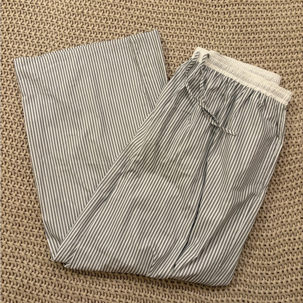 NWT Boohoo Grey and White Striped Wide Leg Pants